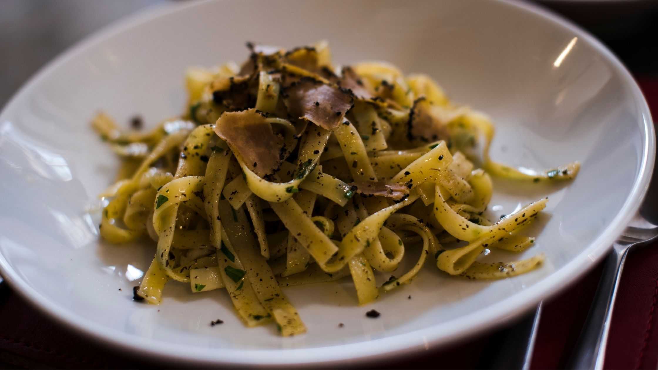 tagliatelle com trufas